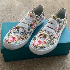 Cute floral print slides